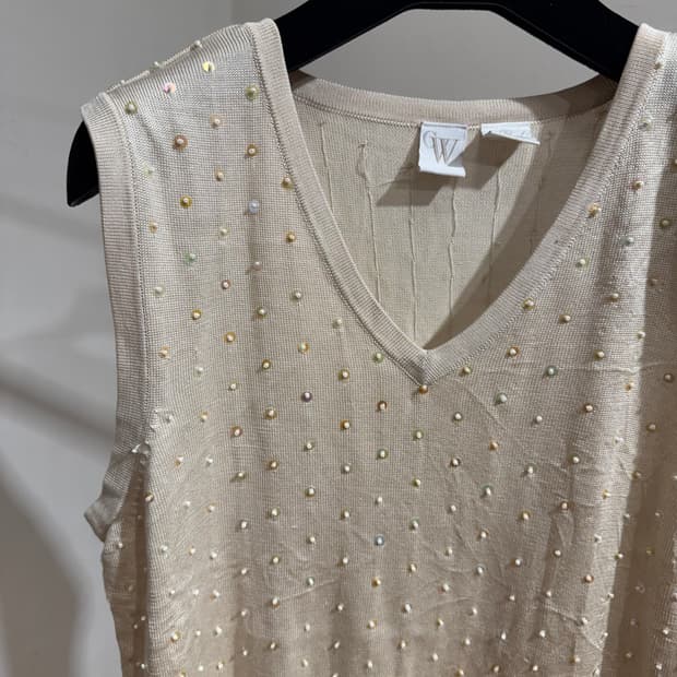CW pearl knit vest