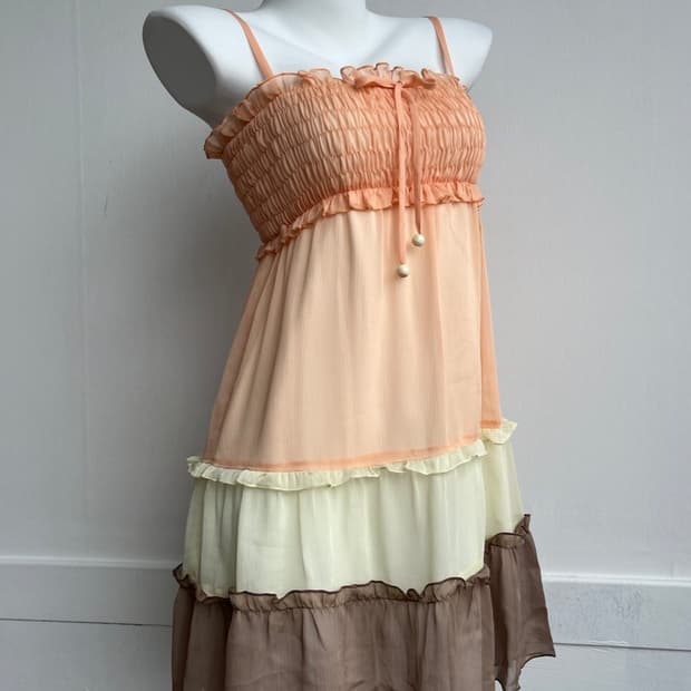 TM-PLUS 피치 쉬폰 티어드 원피스