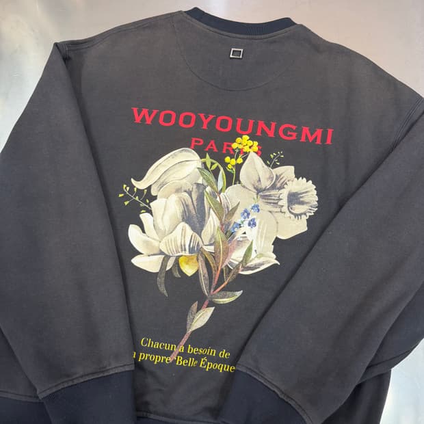 우영미 플라워 백로고 맨투맨