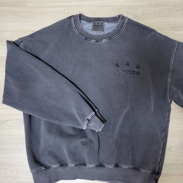 IAB 아이앱 스투디오 피그먼트맨투맨M