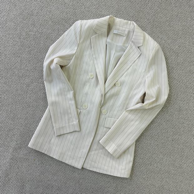 85 아이잗바바 핀스트라이프 블레이저 0424D