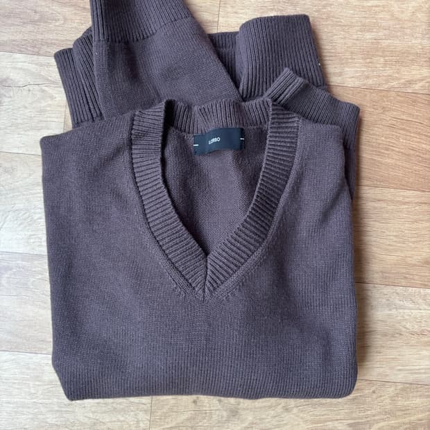 [새상품/L] 일꼬르소(IL CORSO) 딥 브라운 브이넥 니트