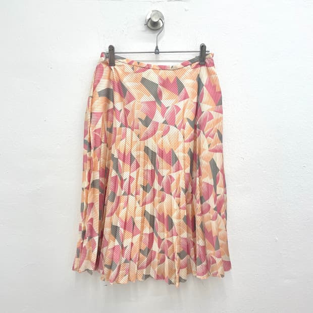 Blush geometric pleated midi skirt
