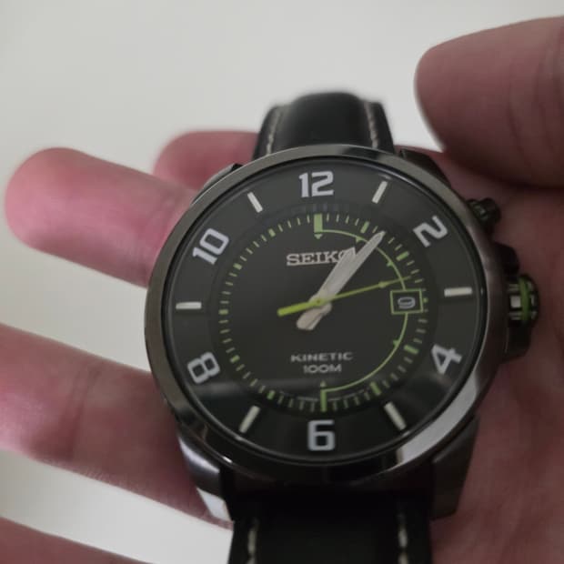 세이코 키네틱 가죽 시계