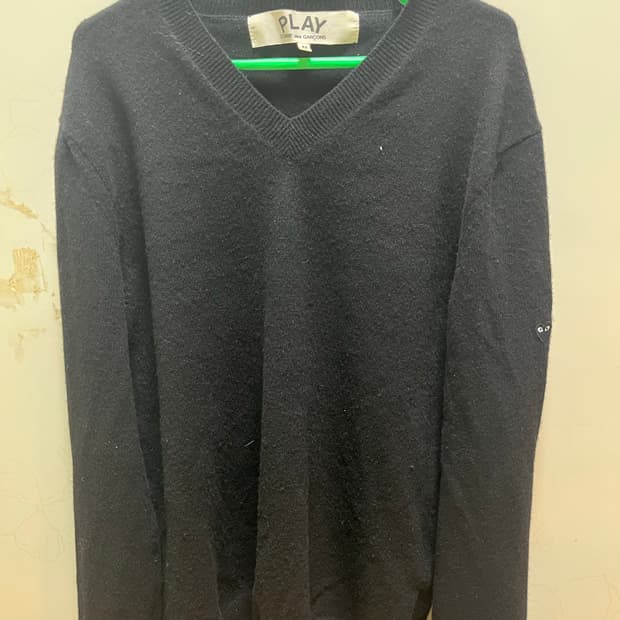 꼼데가르송 브이넥 니트