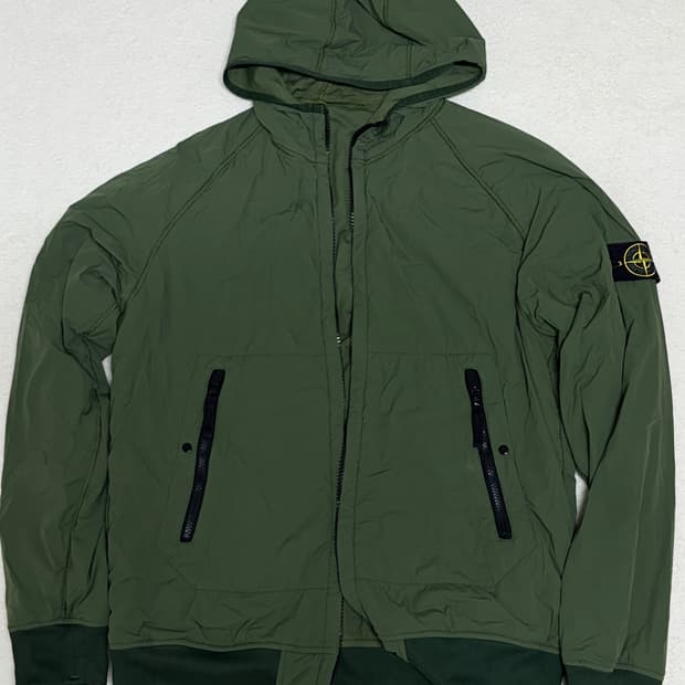 22fw 스톤아일랜드 리버시블 경량 패딩 리버시블 바람막이 XL