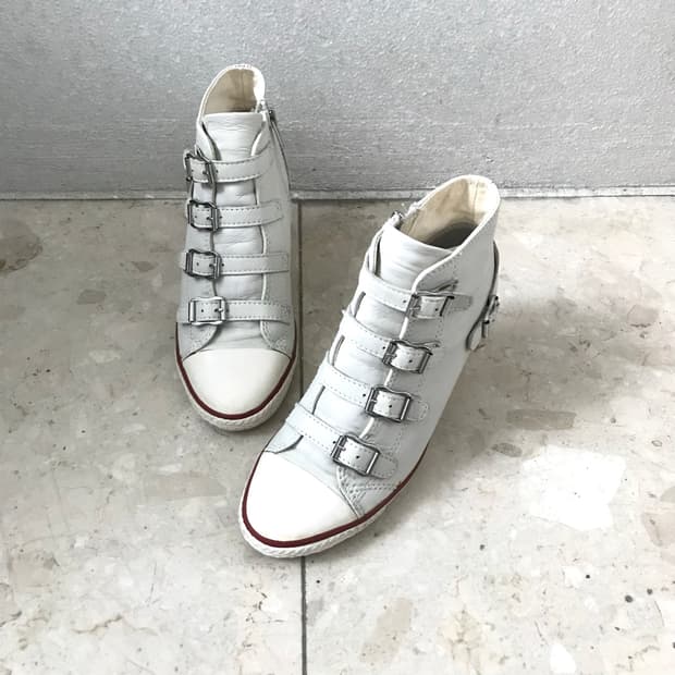 Ash 버클 레더 웨지힐 스니커즈
