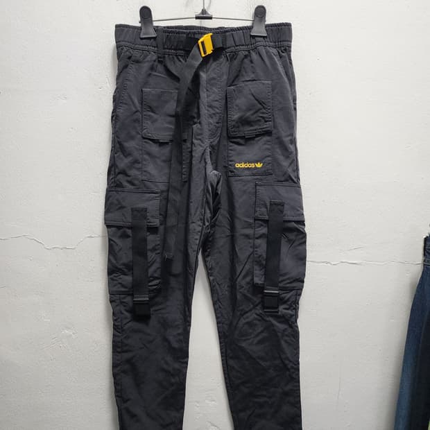 아디다스 테크 카고팬츠 
