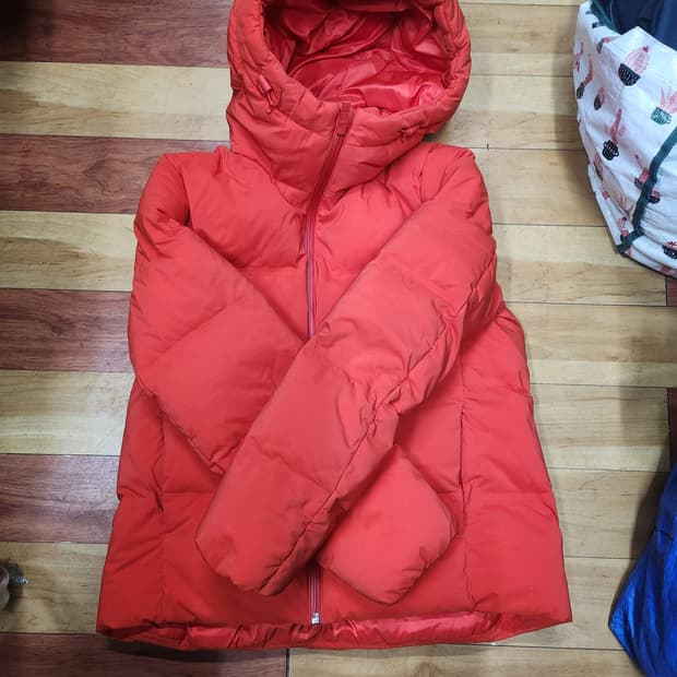 유니클로 심리스다운패딩s