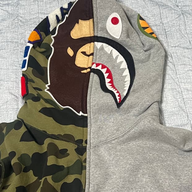 베이프 후드집업 2xl 판매합니다.