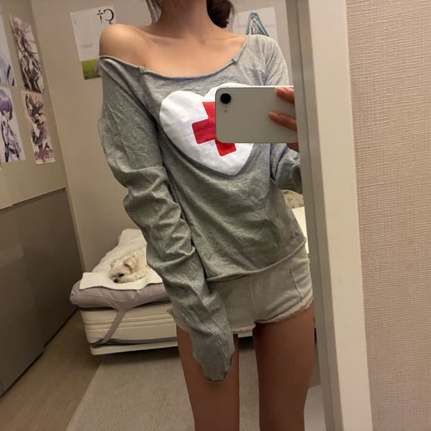 샵페어리 크로스 하트 컷 뭐시기 아일릿 그 티셔츠