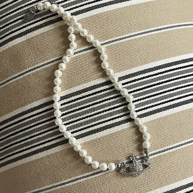 비비안웨스트우드 미니 바스 릴리프 진주 초커 목걸이