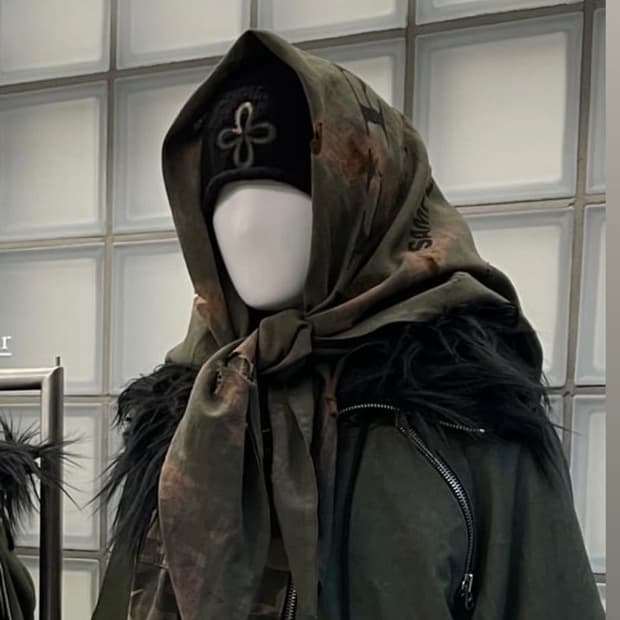 써저리 팝업 한정 스카프