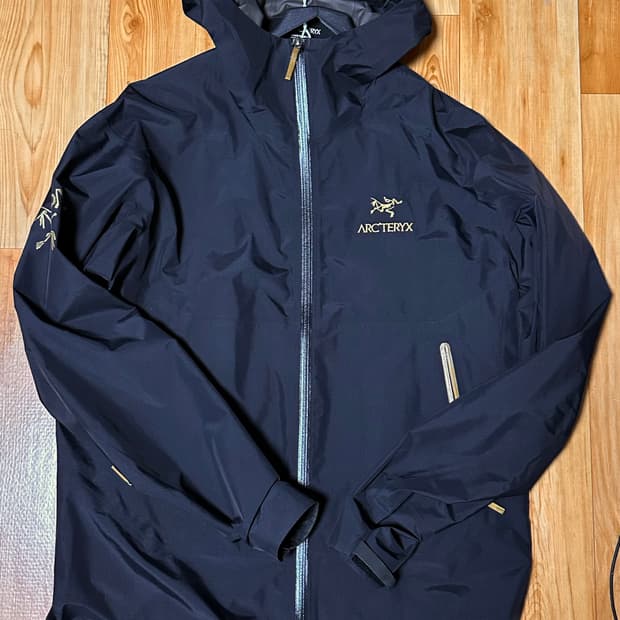 아크테릭스 x 빔즈 제타 SL 자켓 블랙 골드 L