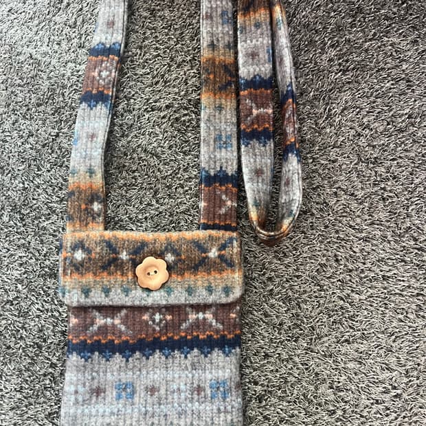 허그유어스킨 빈티지 미니니트백 vintage mini cross bag