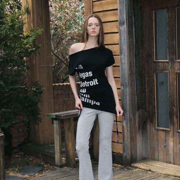 Sara Lettering Shirring Top (Black)