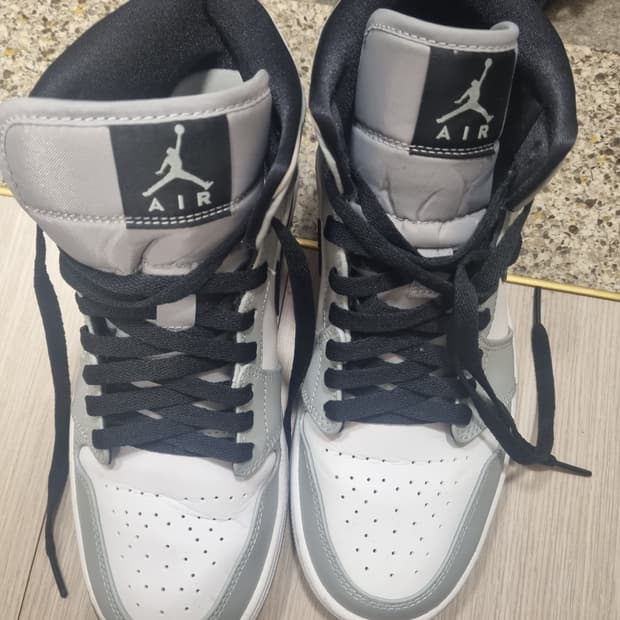 조던 1 미드 라이트스모크그레이