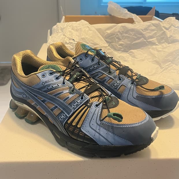 아식스 x 아픽스 젤 킨세이 OG 고어텍스 데저트 그랜드 샤크