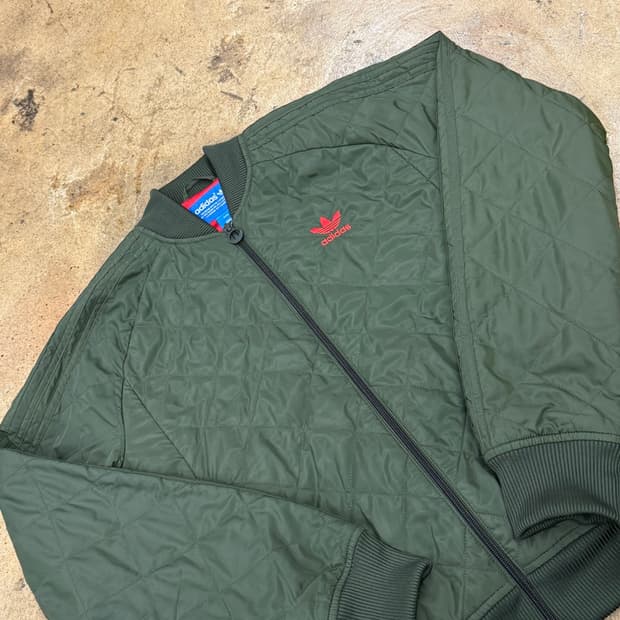 아디다스 카키 파이어버드 자켓 경량 패딩 95