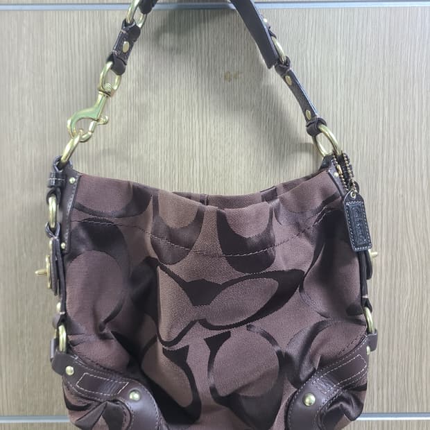 코치 브라운 시그니처 숄더백