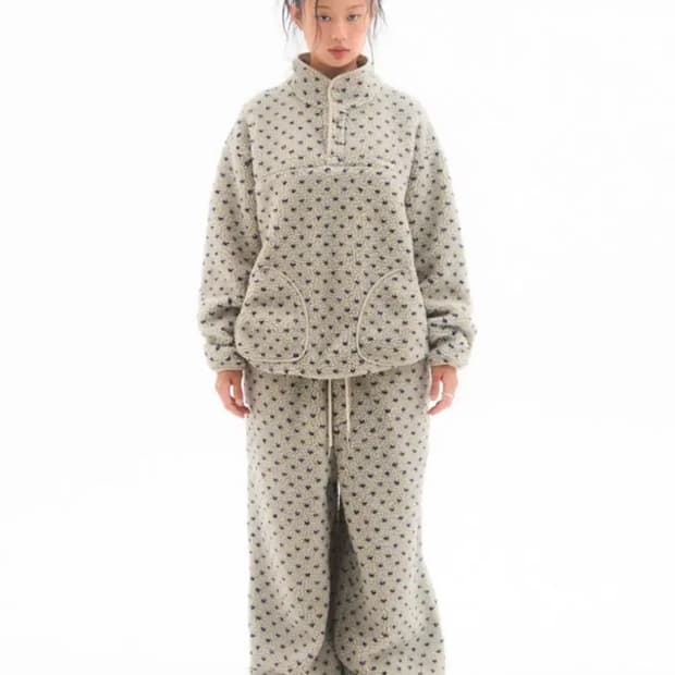 아메스 월드와이드 도트 플리스 아노락 조거팬츠