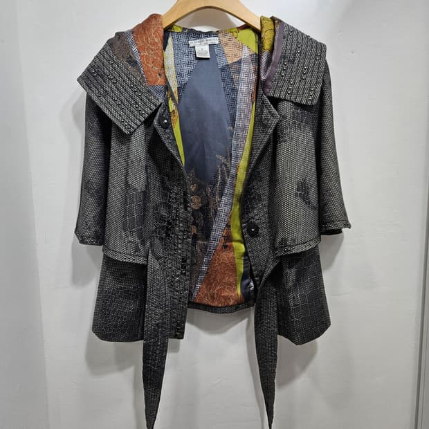 알베르토 마칼리(Alberto Makali) 디자이너 망토 자켓