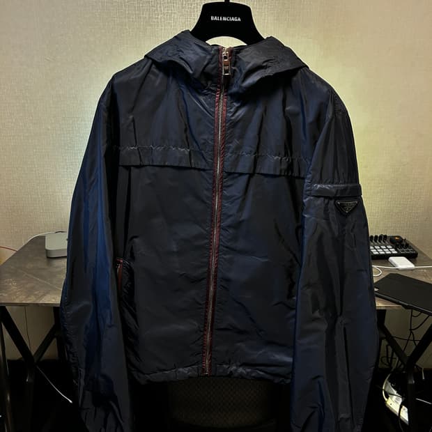 프라다 삼각로고 나일론 자켓