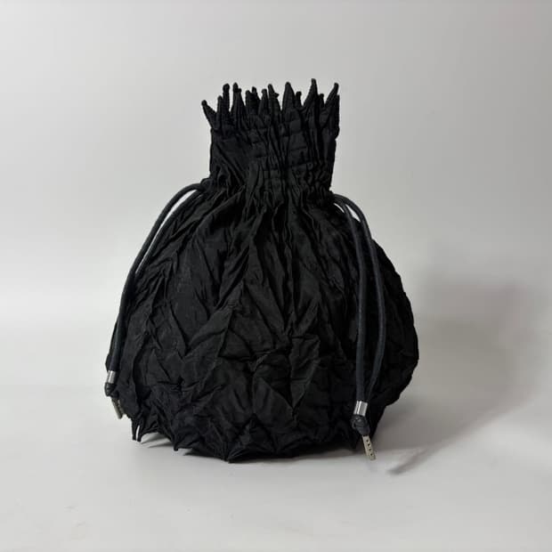 이세이 미야케 주름 파우치  핸드백