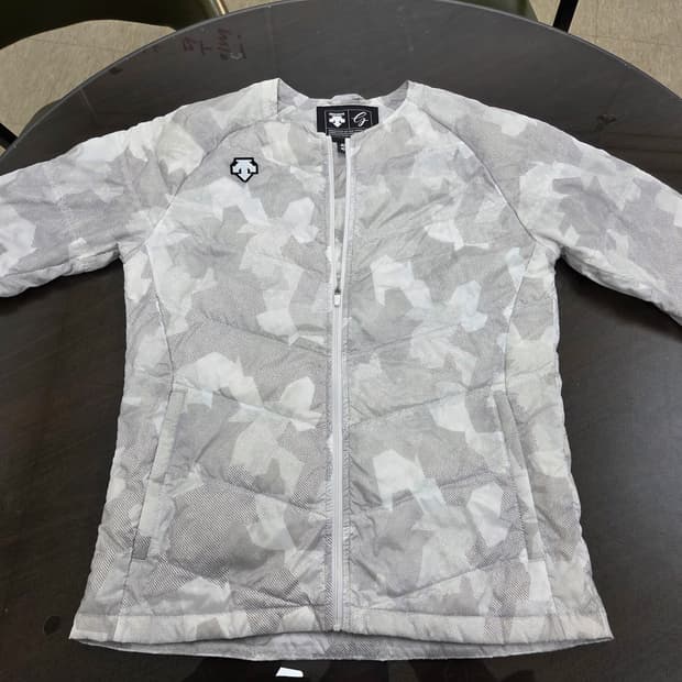 데상트 남성 경량 패딩 95