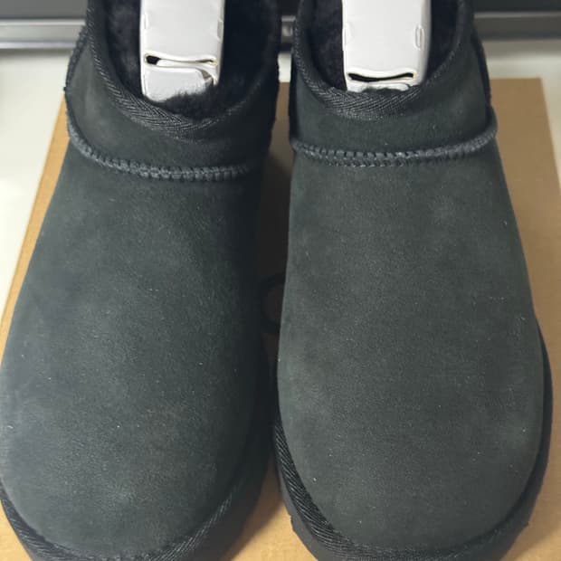 [새상품] 어그 클래식 울트라 미니 블랙(230)