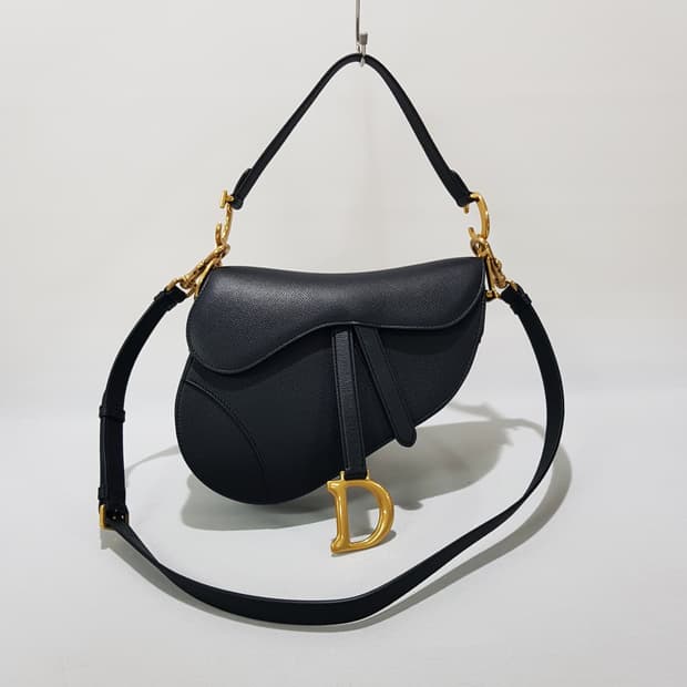 디올 새들 스트랩백 미디움 M0455CBAA