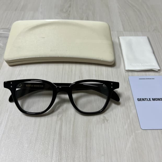 젠틀몬스터 다디오01 (셀럽들 착용안경)