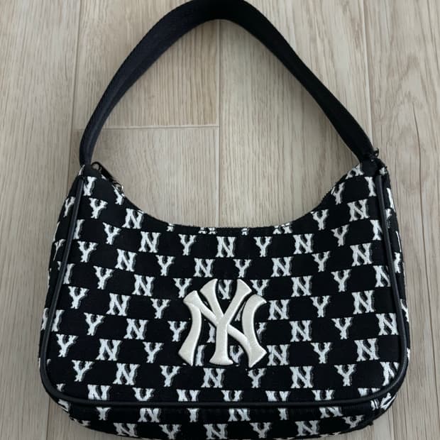 엠엘비 MLB 모노그램 자카드 호보백 블랙