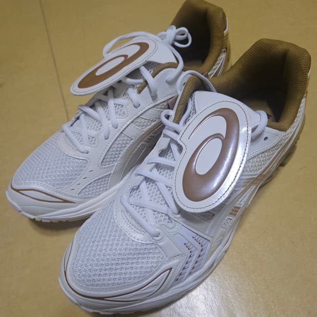 아식스 더뮤지엄비지터 젤카야노 14