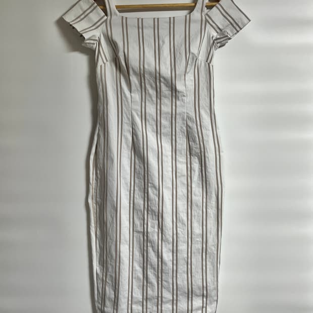 캘빈클라인 여리핏 스트라이프 숄더컷 원피스 S