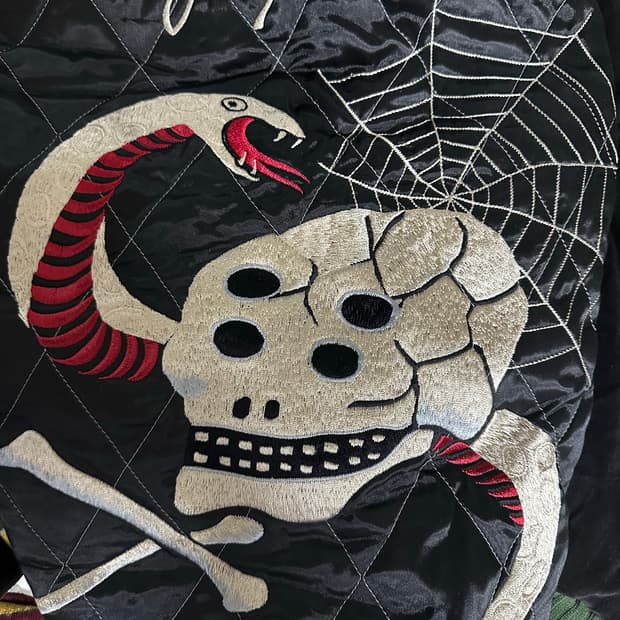 캐피탈 스컬 스네이크 샴봄버 자켓