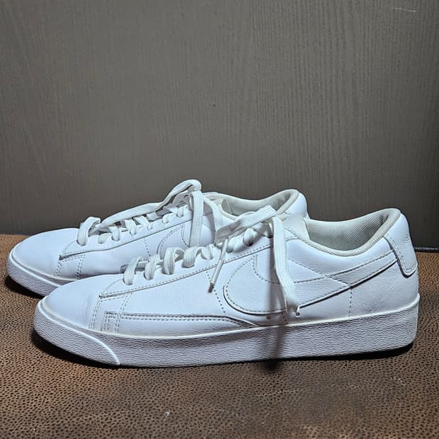 나이키 블레이저 로우 흰색 스니커즈(US8)