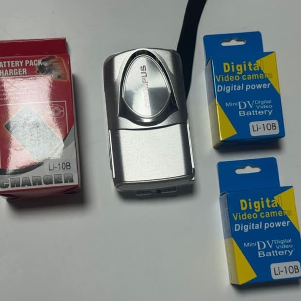 올림푸스 뮤 300 카메라 + 배터리 + 카메라 연결 잭