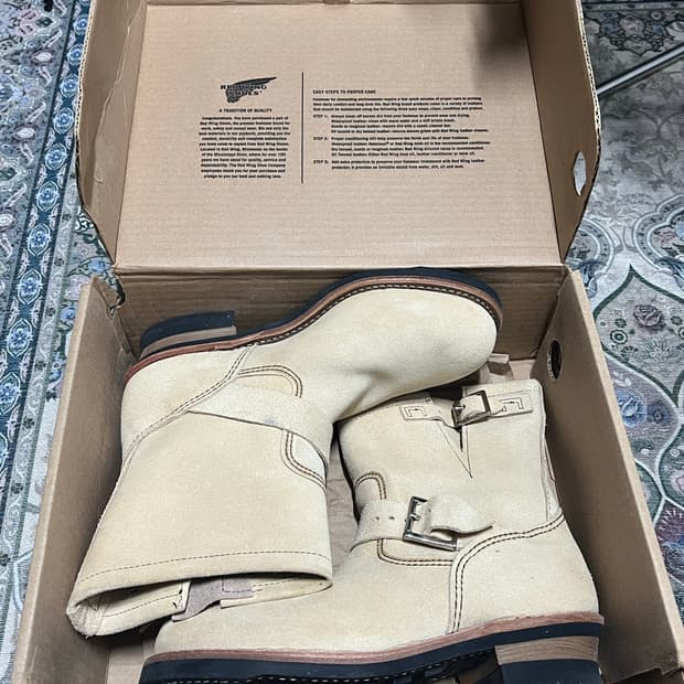 레드윙 엔지니어드부츠 2965 270사이즈 팝니다