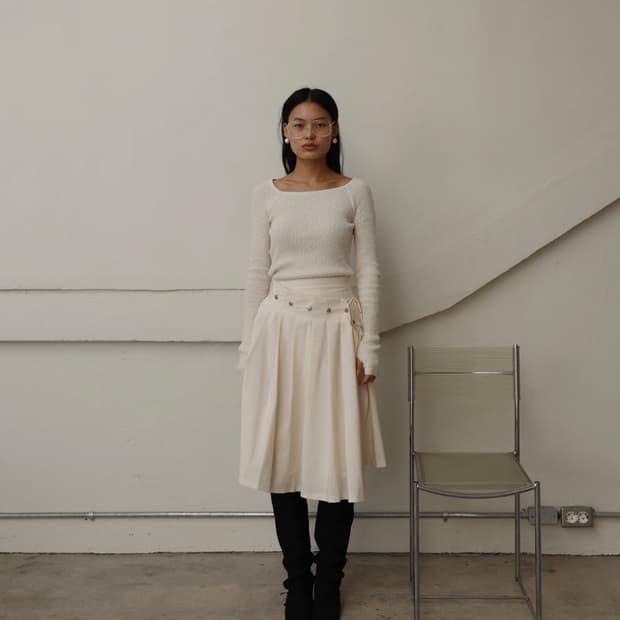 르콩 언발 플리츠 버튼 스커트 아이보리