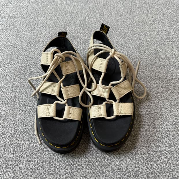 닥터마틴 나탈리 샌들 UK4 230