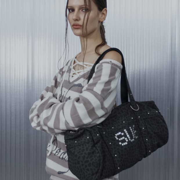 LEO STUDDED DUFFEL BAG / CHARCOAL 더플백