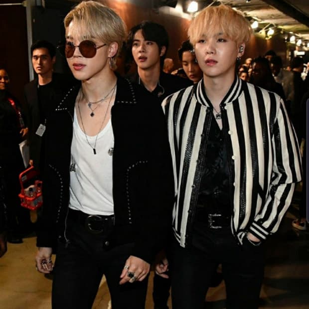 생로랑 플로랄 스터드 스웨이드 자켓 52 사이즈