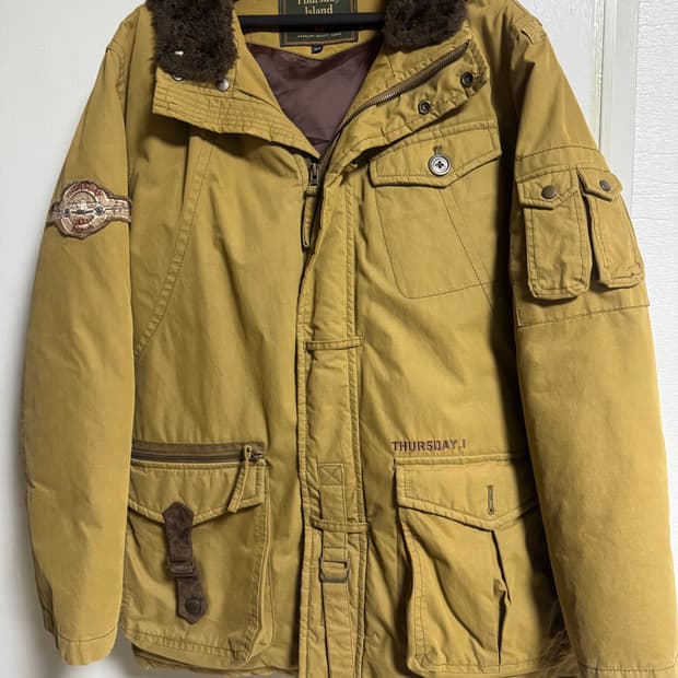 써스데이아일랜드 남성 카키색 덕다운 점퍼 100