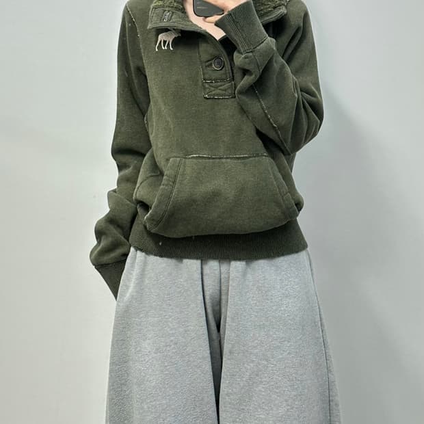 아베크롬비 산양로고 카키 버튼 맨투맨