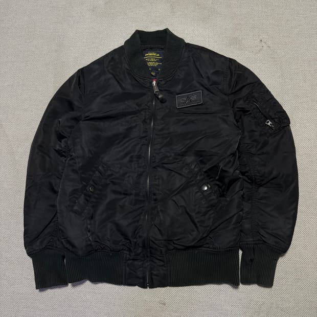 알파인더스트리 블랙 MA-1 항공점퍼