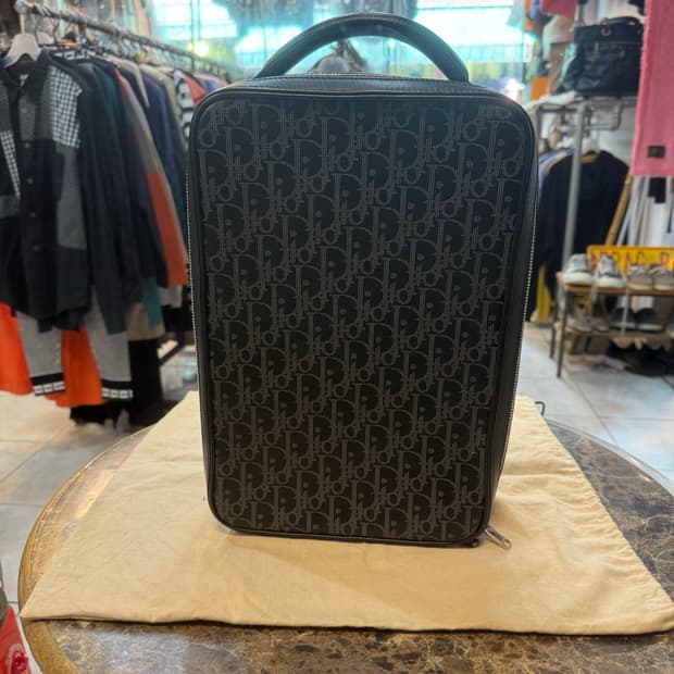 정품 디올 월드투어 슬링백 팝니다