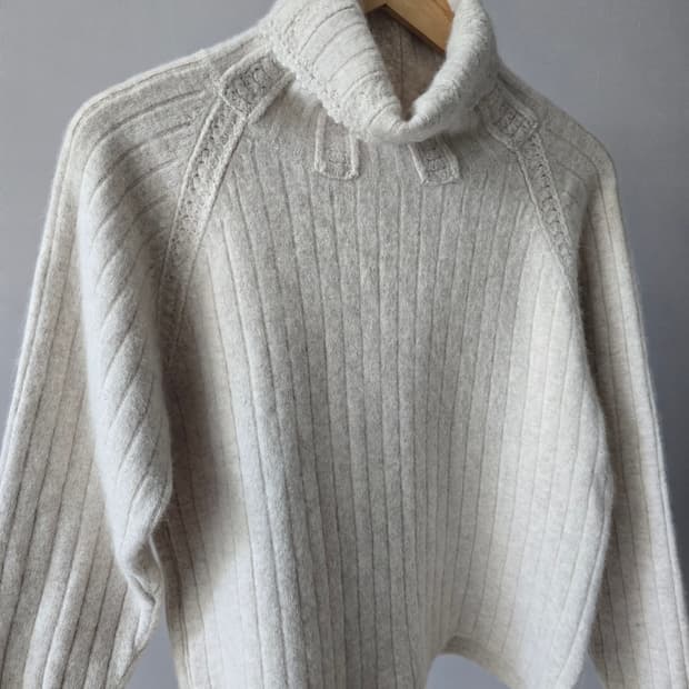 크리미 톤 폴라넥 울 니트