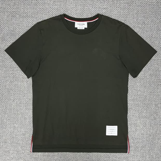 톰브라운 반팔 티셔츠