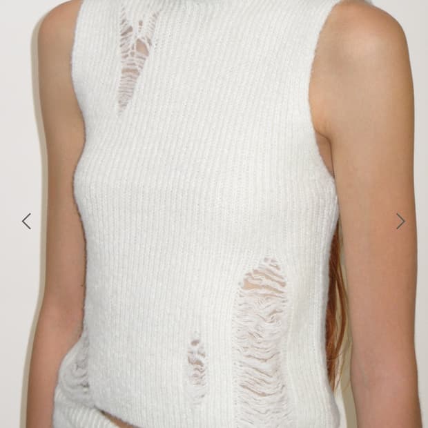 썬번프로젝트 데미지 터틀넥 슬리브리스 니트